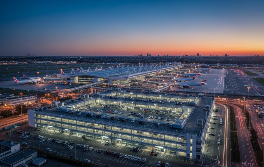 倫敦警察在希斯路機場巡邏